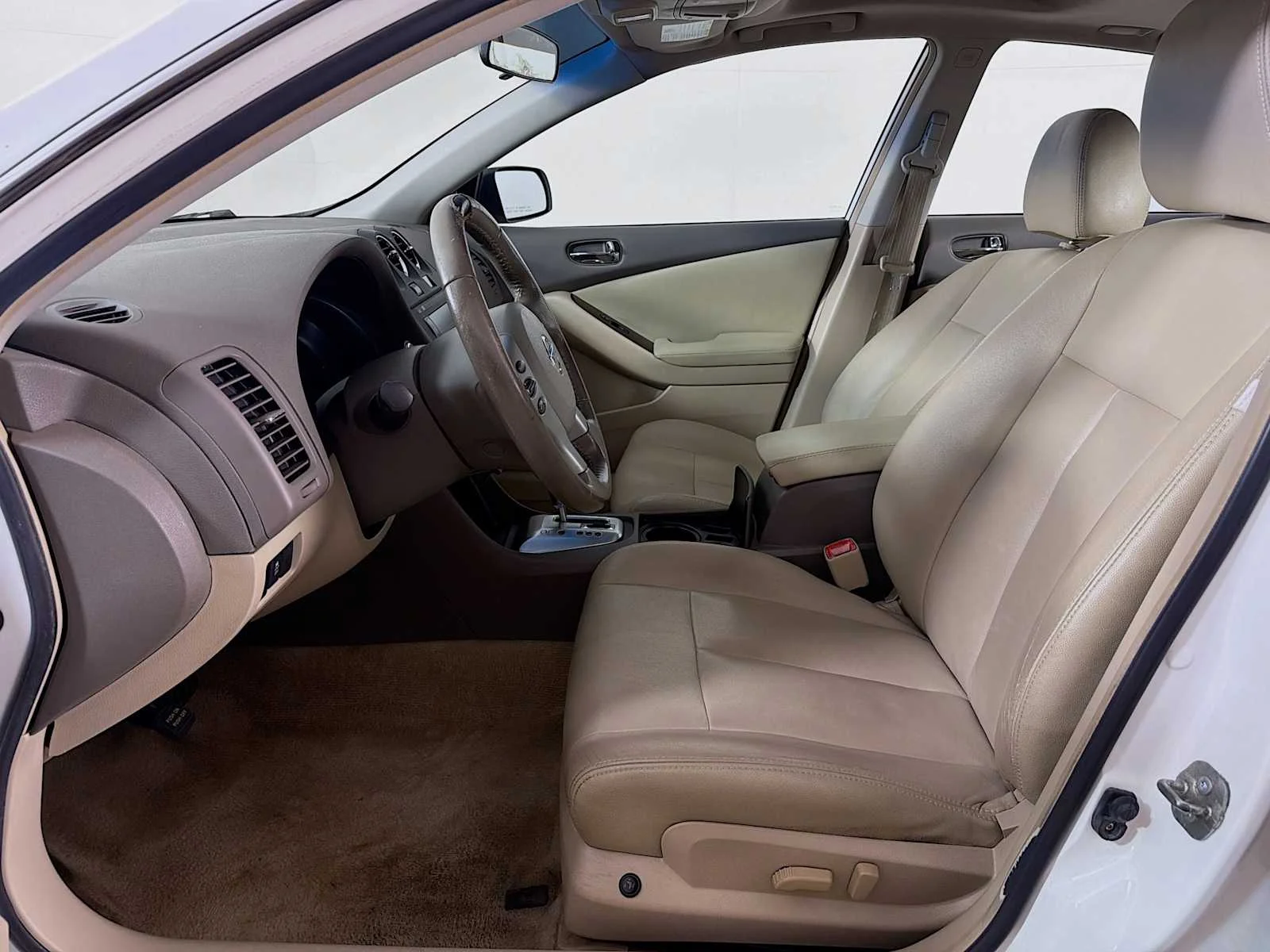 Used 2011 Winter Frost Pearl Nissan 2.5 SL image 15