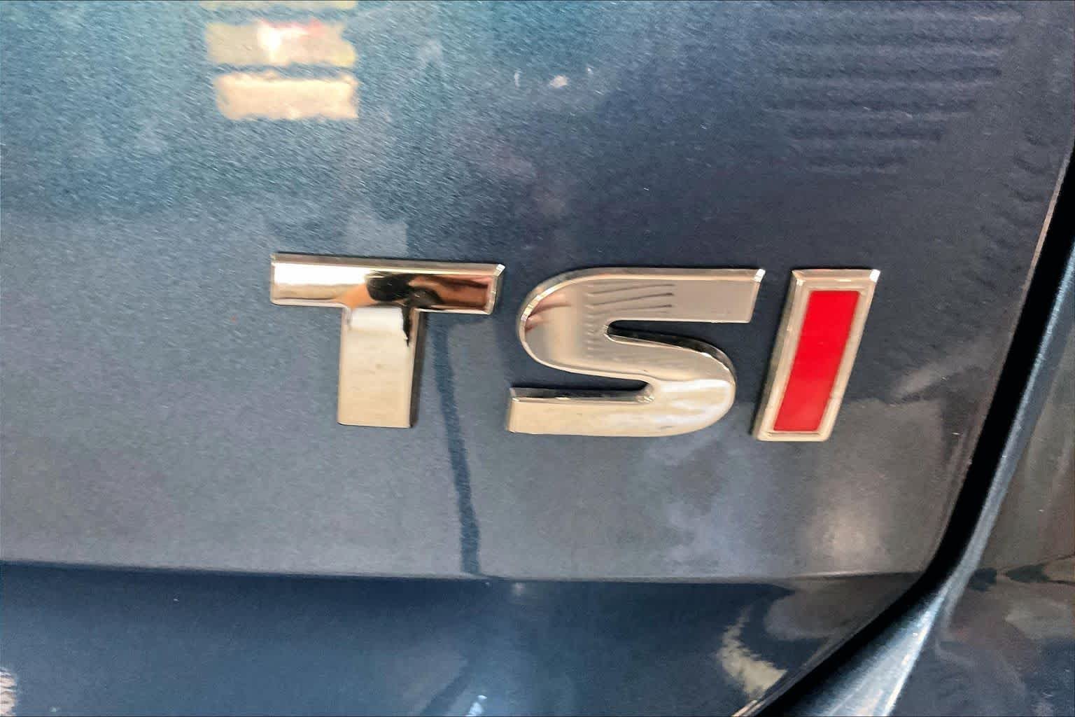 Used 2016 Silk Blue Metallic Volkswagen TSI S image 10