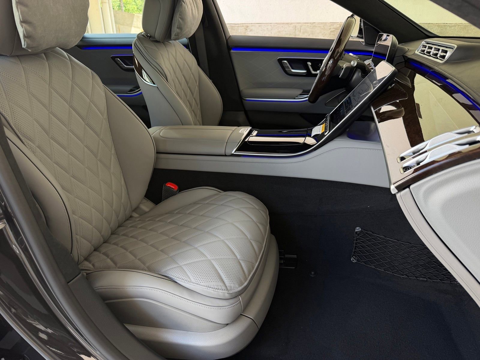 New 2026 Graphite Grey Metallic Mercedes-Benz S 580 image 40