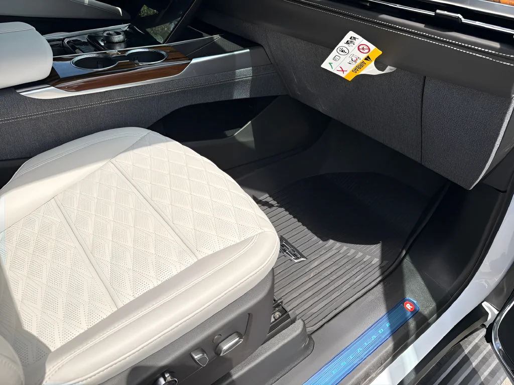 New 2026 Vibrant White Tricoat Cadillac Platinum Sport image 39