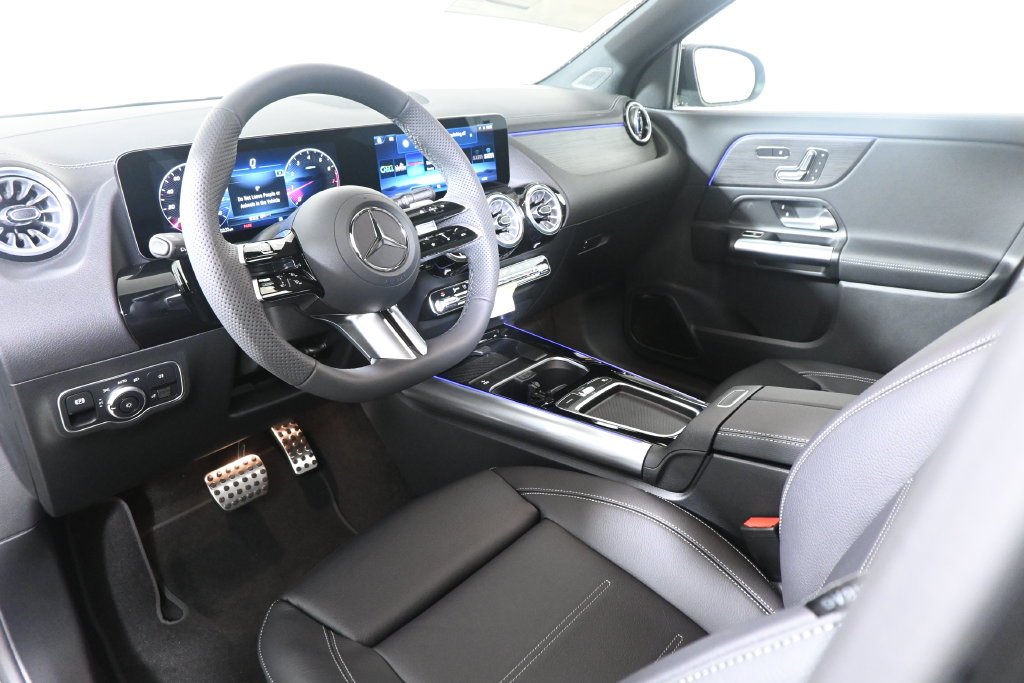 Used 2026 Mountain Grey Metallic Mercedes-Benz GLA 250 image 15