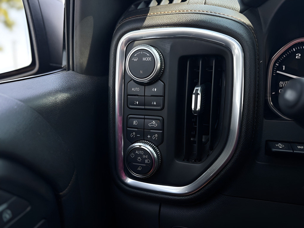 Used 2020 Black GMC AT4 image 17