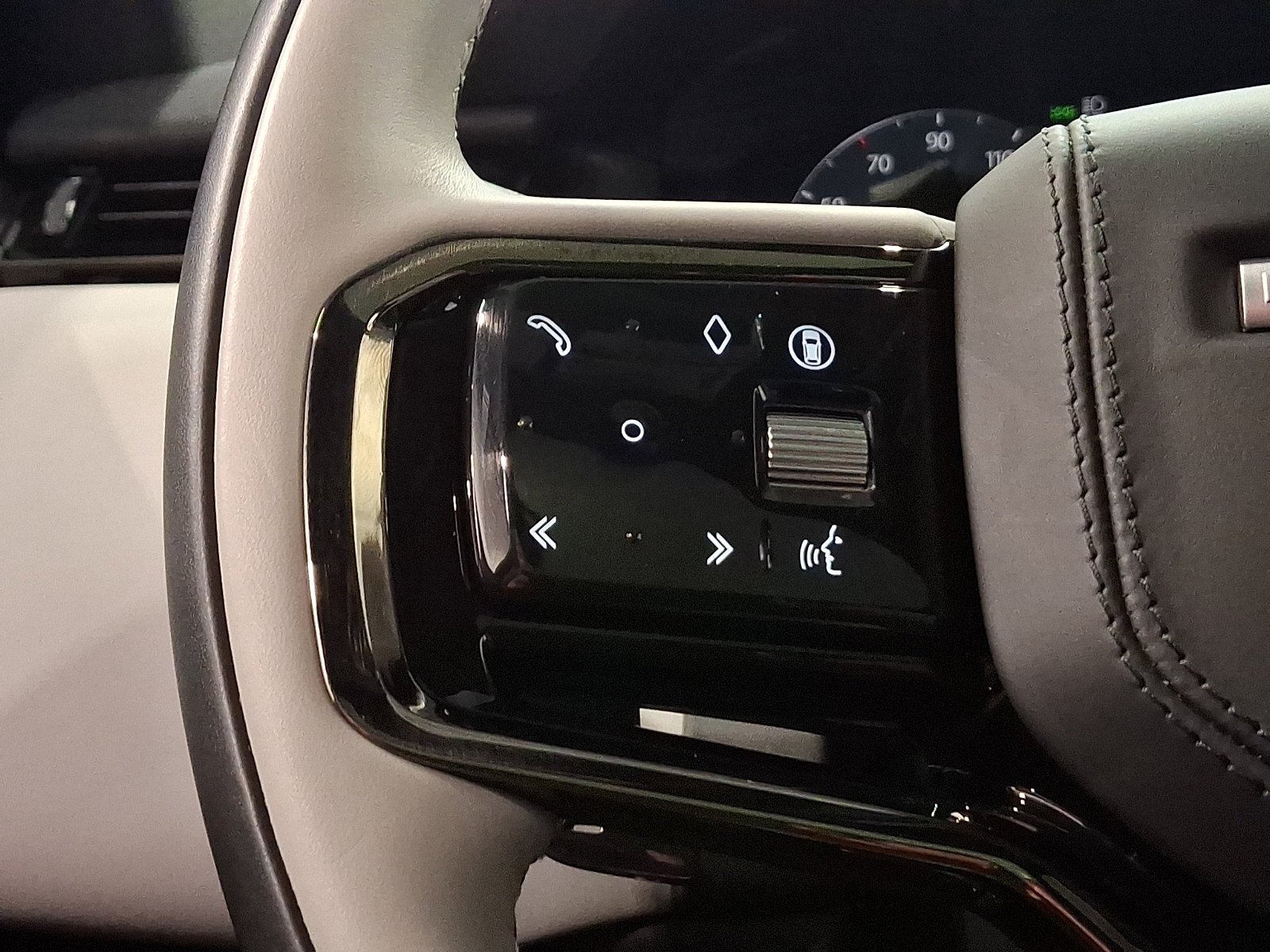 2026 Land Rover Range Rover Velar S - Photo 22