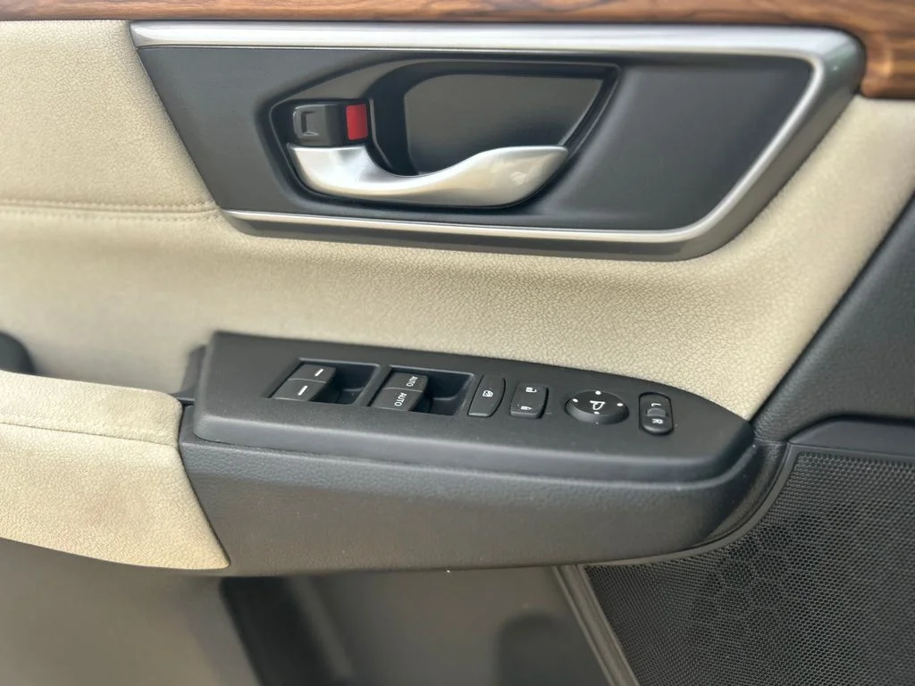Used 2018 White Honda EX image 21