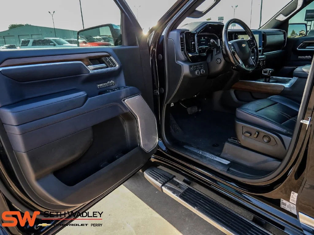 Used 2022 Black Chevrolet High Country image 36