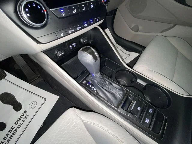Used 2021 White Hyundai Value image 19