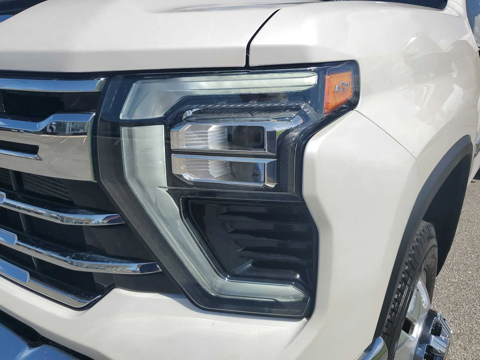 Used 2024 Iridescent Pearl Tricoat Chevrolet LTZ DRW image 14