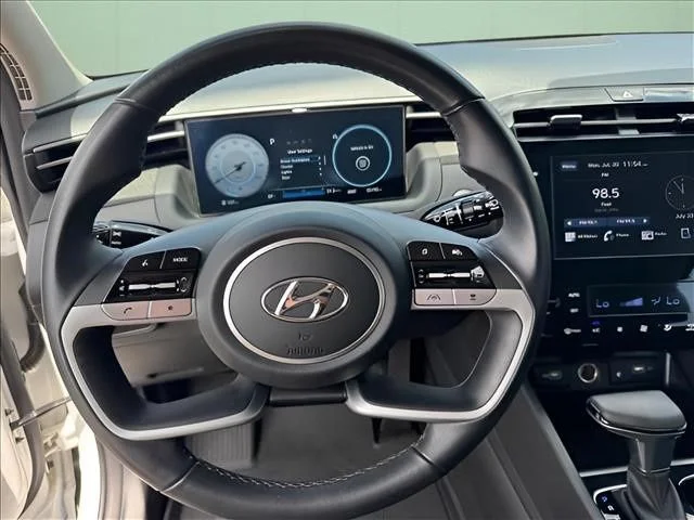 Used 2023 White Hyundai SEL image 25