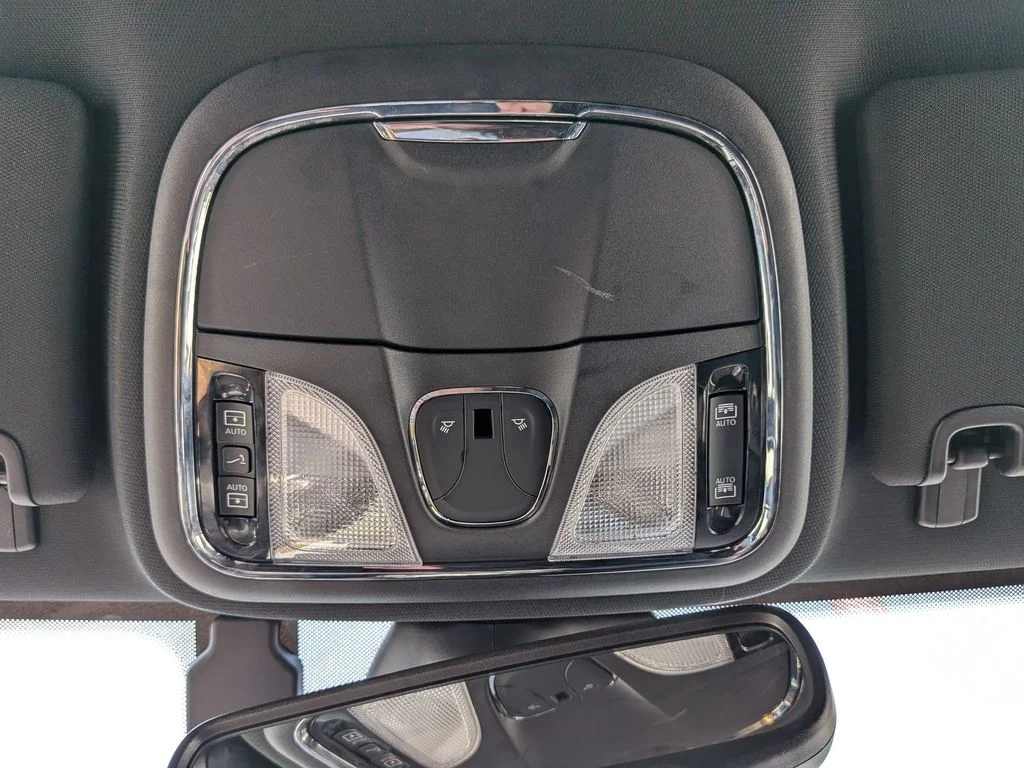 Used 2021 Black Jeep Latitude Lux image 20