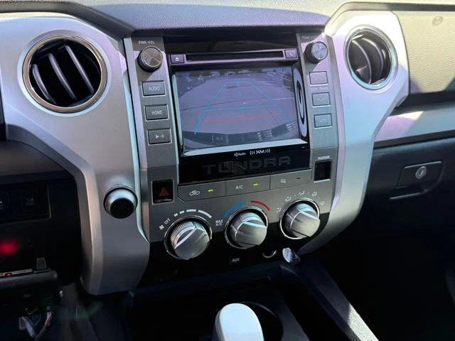 Used 2014 Super White Toyota SR5 image 20