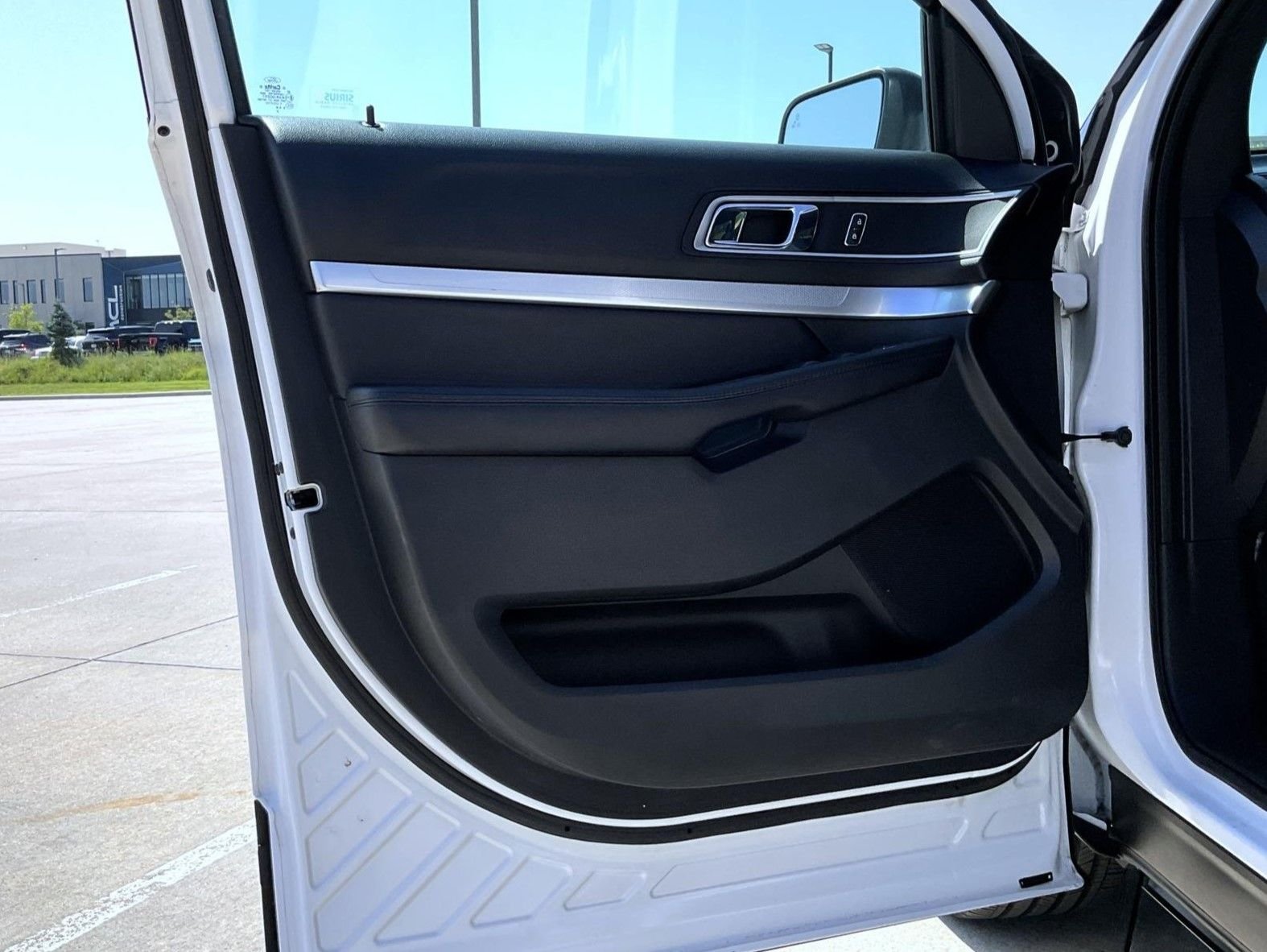 Used 2017 White Ford XLT image 9