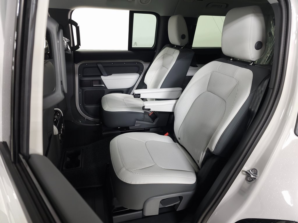 2026 LAND ROVER DEFENDER - Image 35