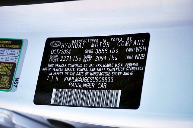 Used 2025 White Hyundai SEL Sport image 30