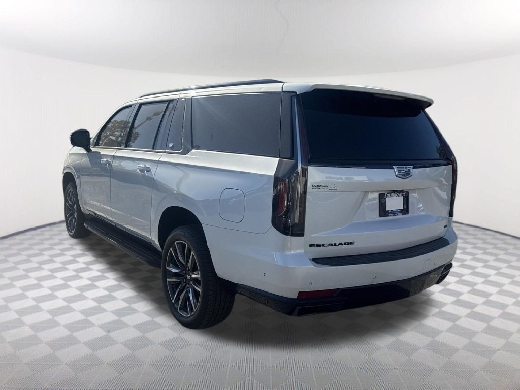 Used 2021 White Cadillac Sport Platinum image 7