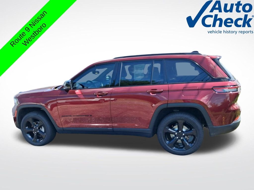 Used 2023 Red Jeep Altitude X image 4