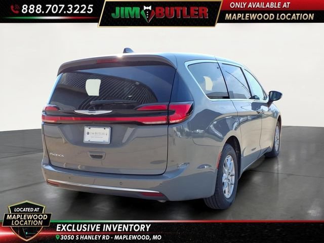 Used 2025  Chrysler Select image 6