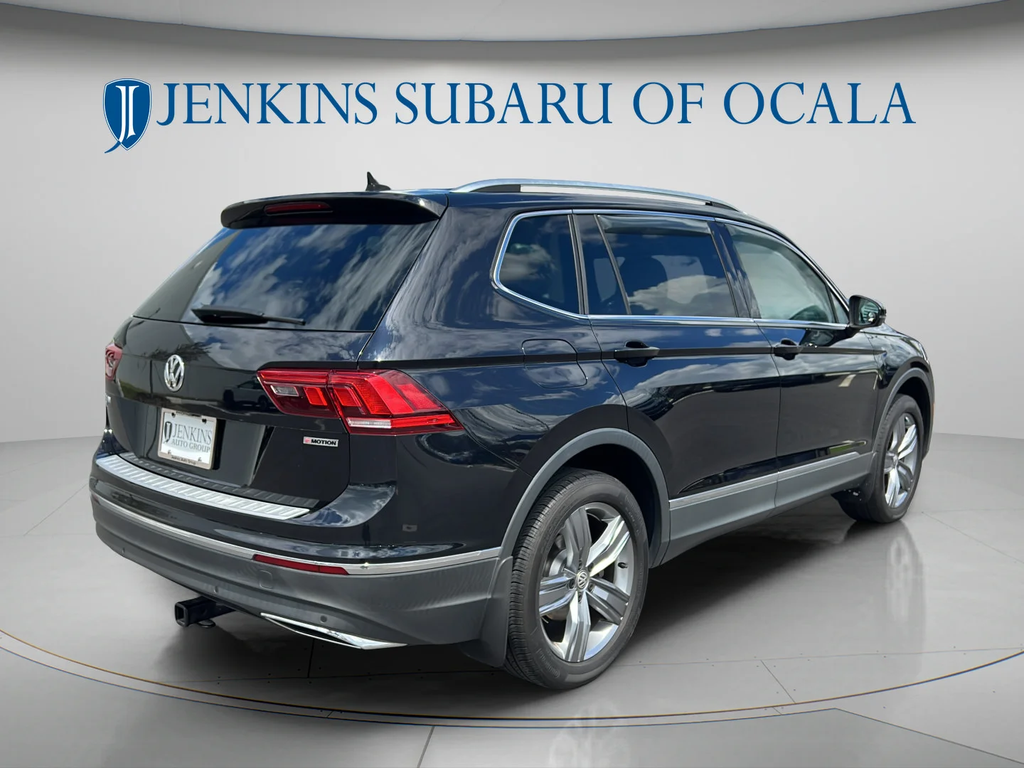 Used 2020 Deep Black Volkswagen SEL image 4