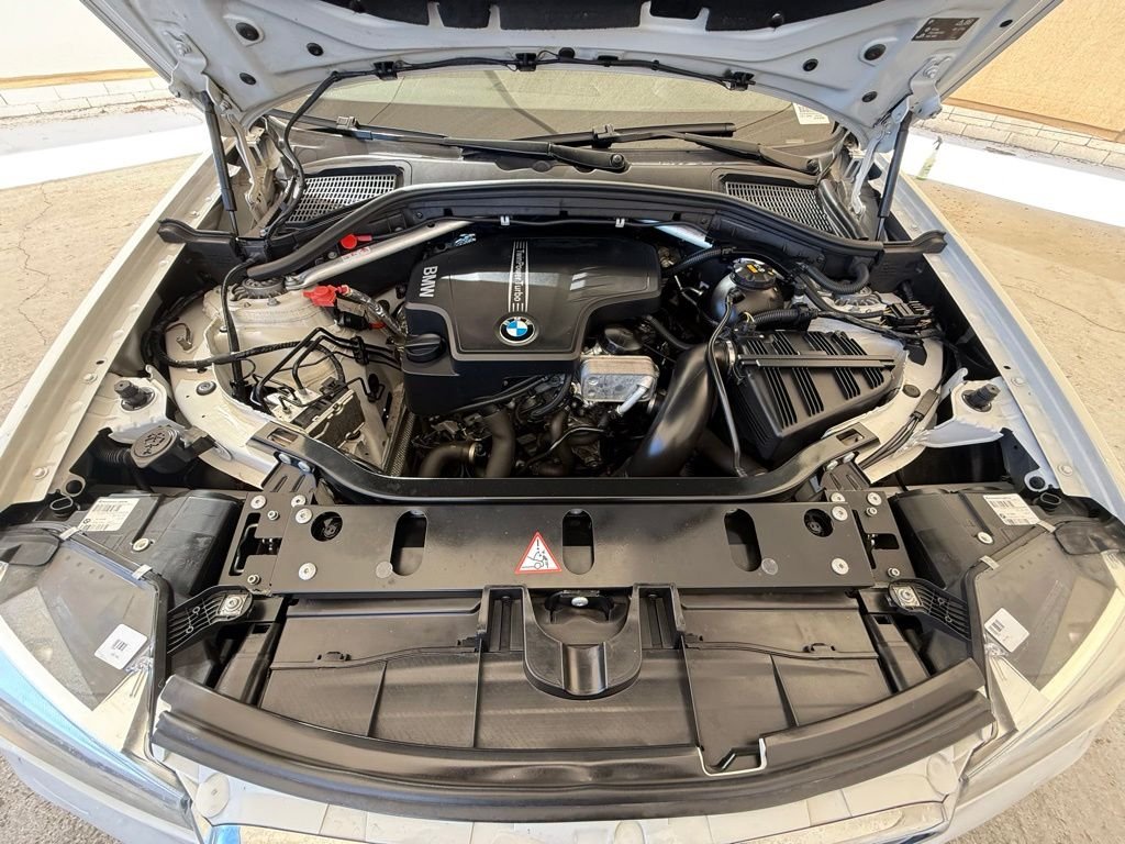 Used 2016 White Metallic BMW xDrive28i image 44