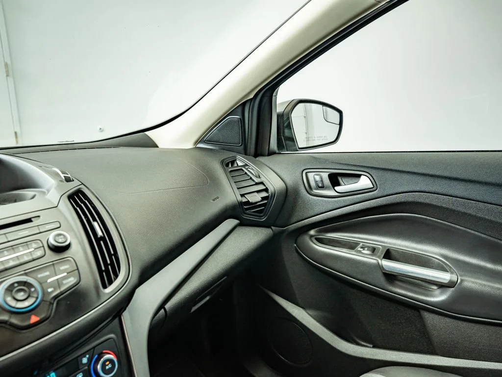 Used 2017 Magnetic Metallic Ford SE image 27