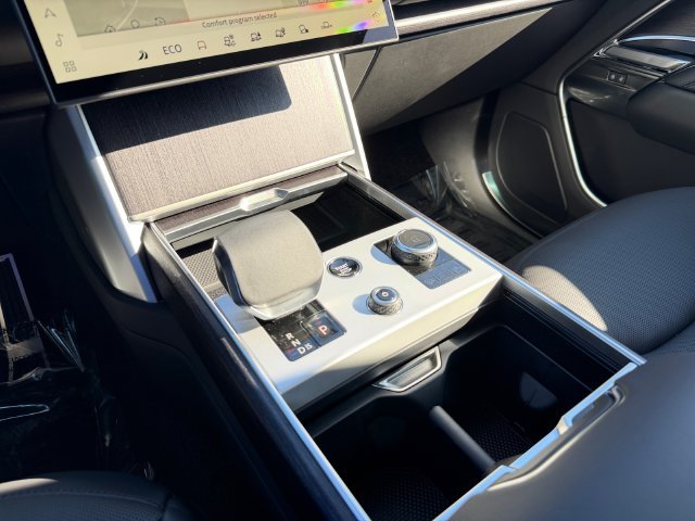 New 2027 Santorini Black Land Rover SE image 19