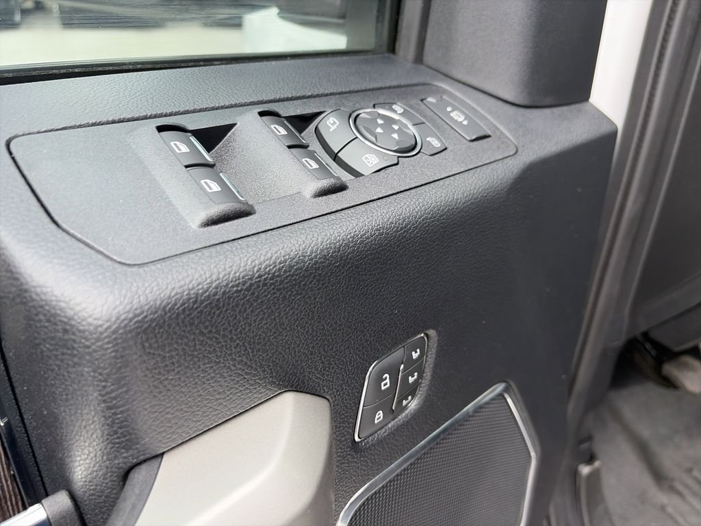 Used 2020 White Ford Lariat image 19