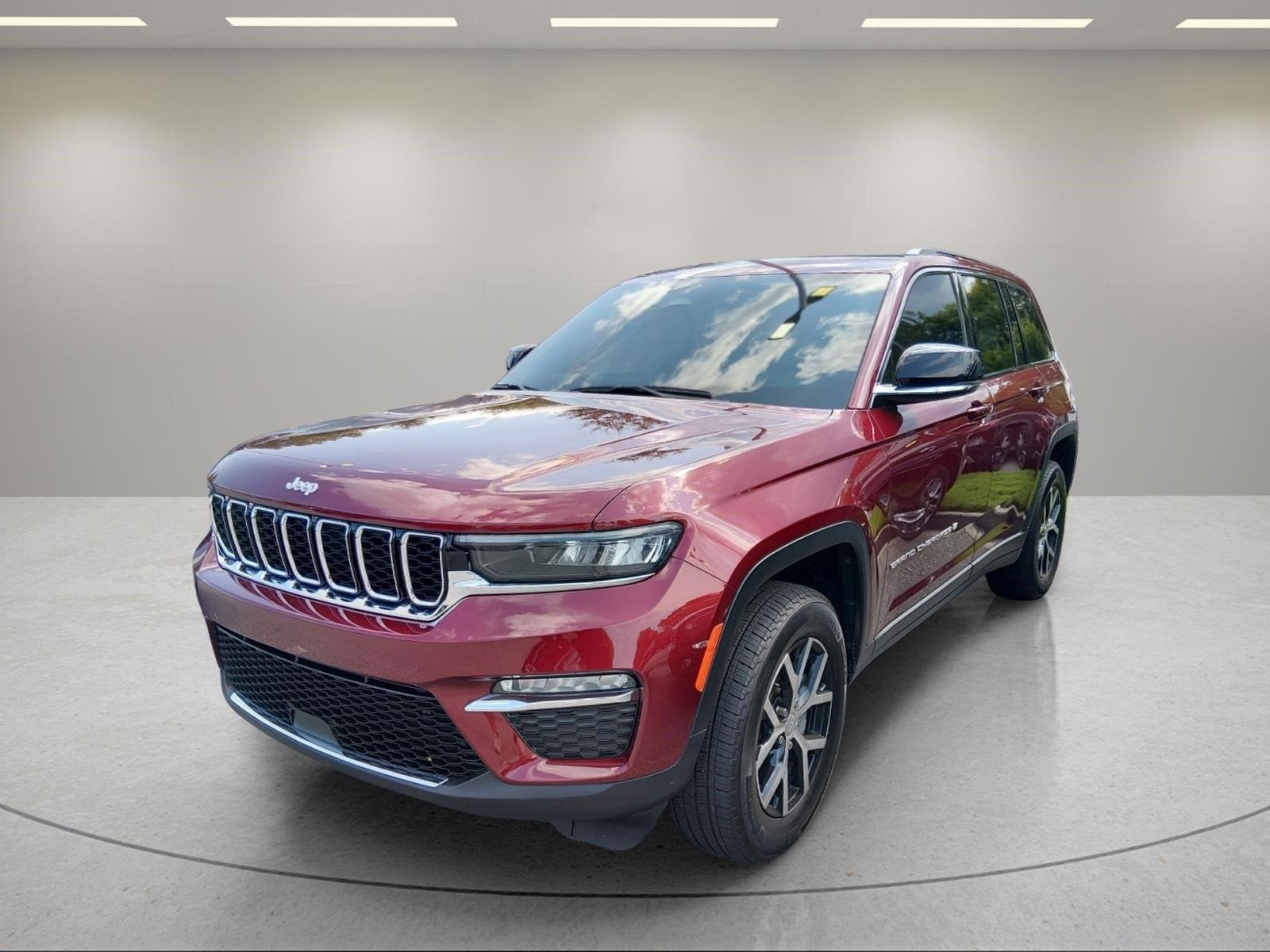 Used 2024 Velvet Red Pearlcoat Jeep Limited image 1