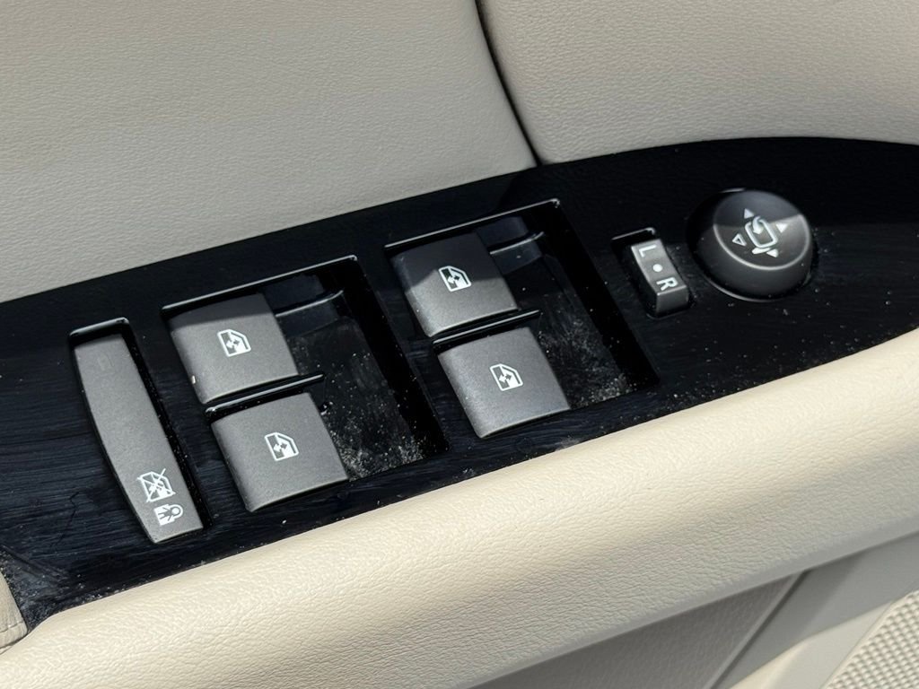 Used 2016 White Cadillac Luxury image 19