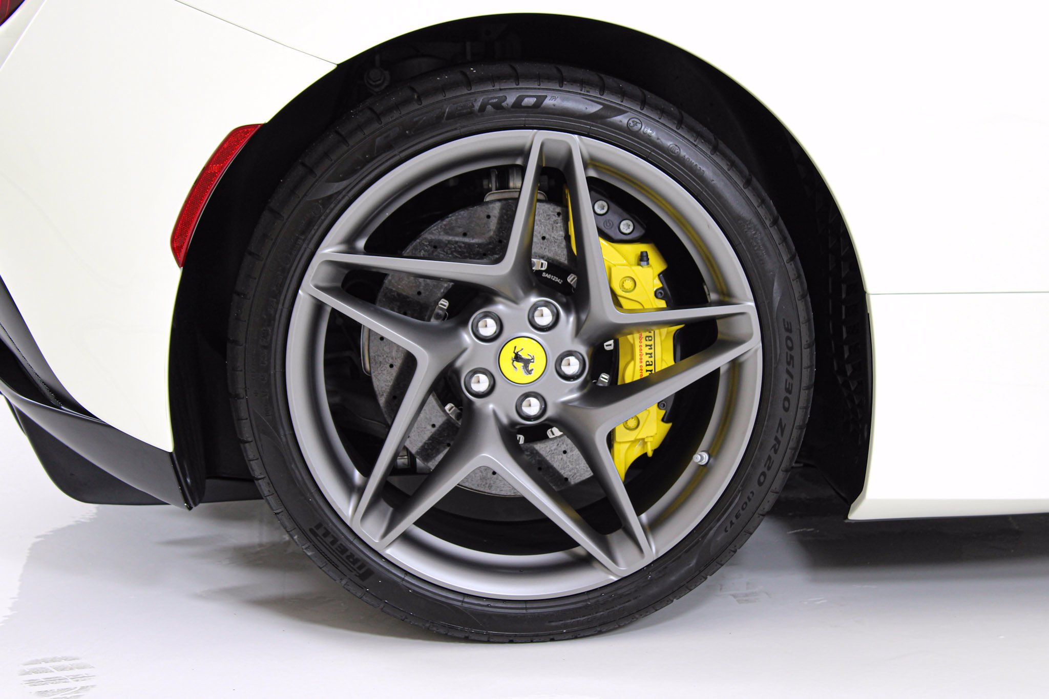 Used 2022 White Ferrari  image 26