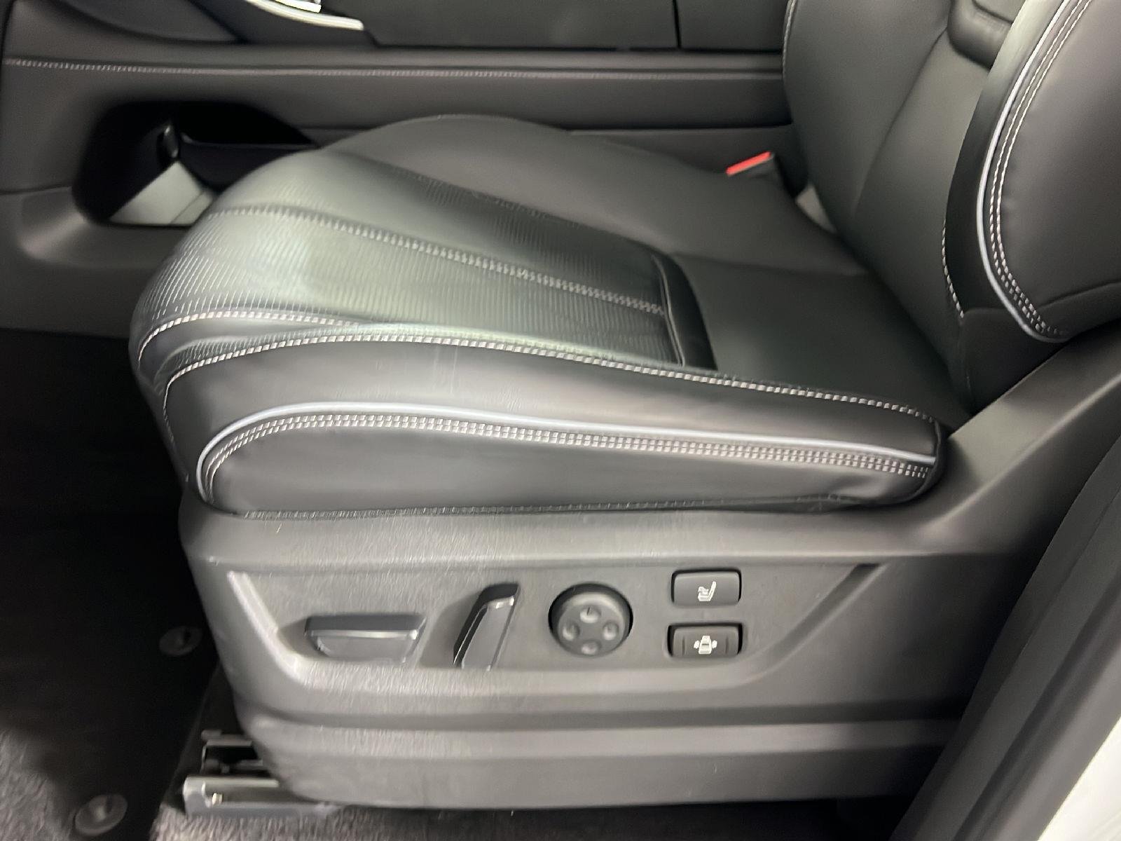 Used 2025 Radiant White INFINITI SENSORY image 13