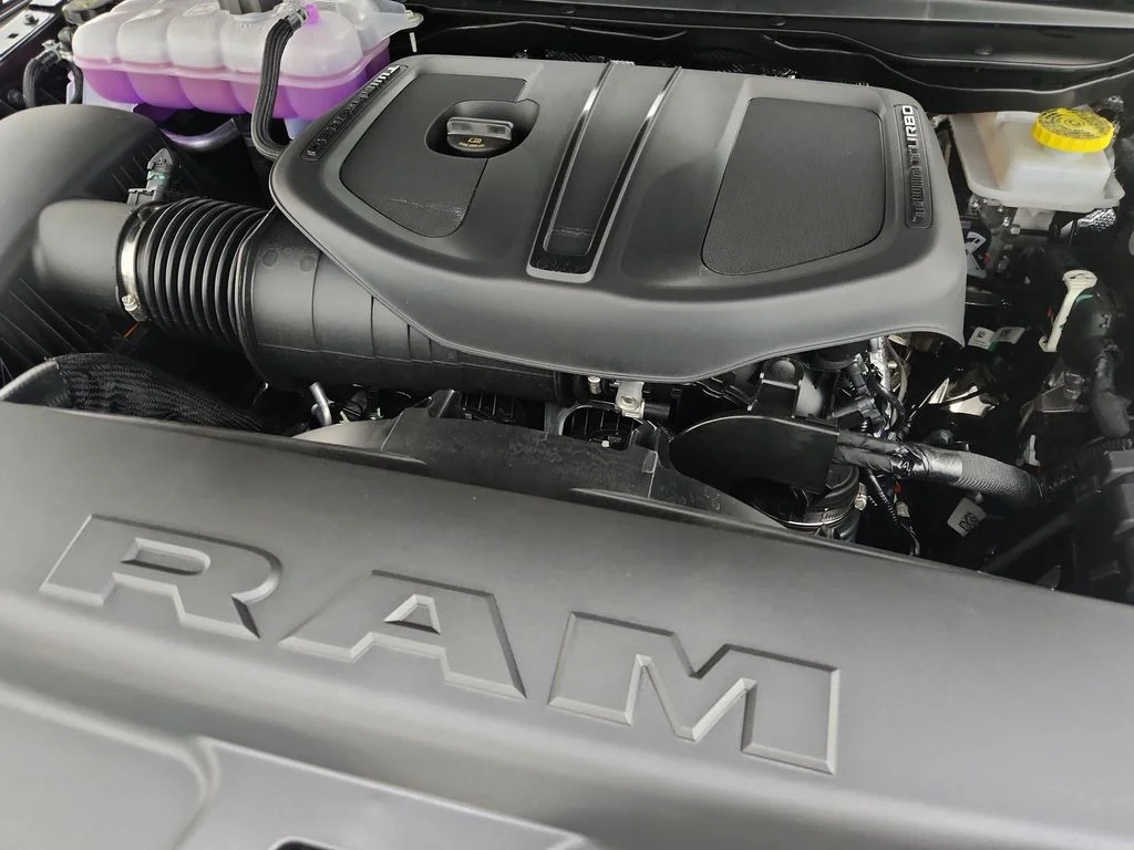 New 2026 Diamond Black Crystal Pearl-Coat Exterior Paint RAM Laramie image 36