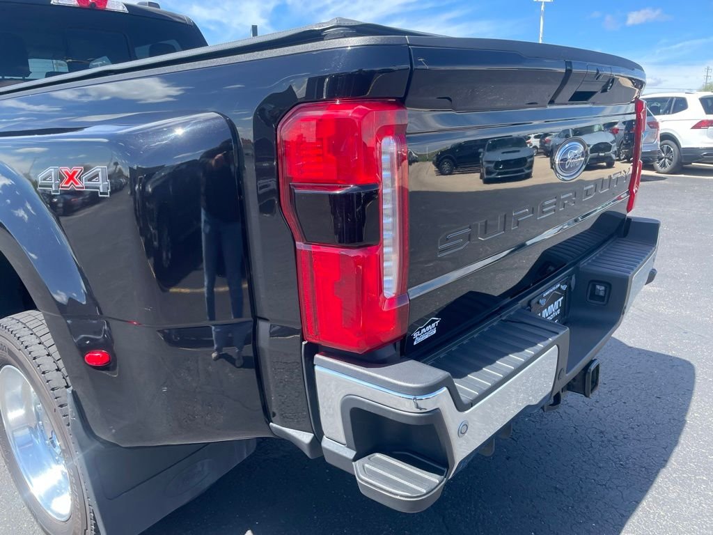 Used 2023 Black Ford Lariat image 40
