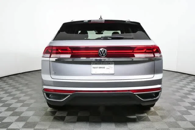 Certified Used 2025 Silver Mist Metallic Volkswagen 2.0T SE image 25