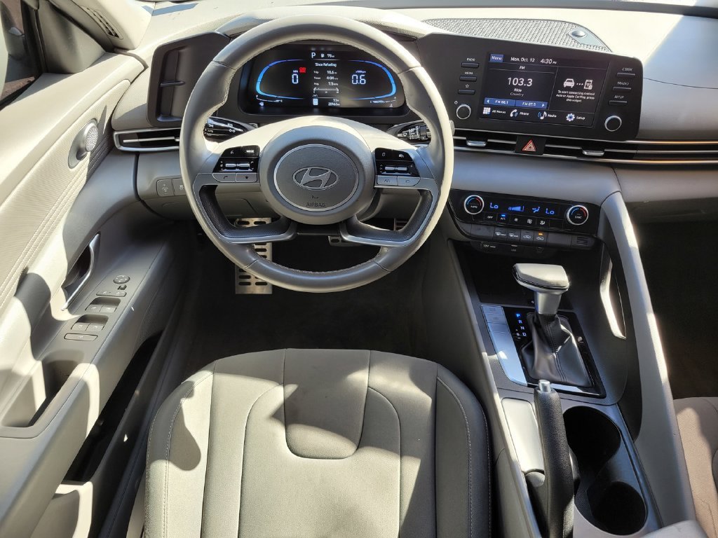 Used 2025 Silver Hyundai SEL Sport image 13