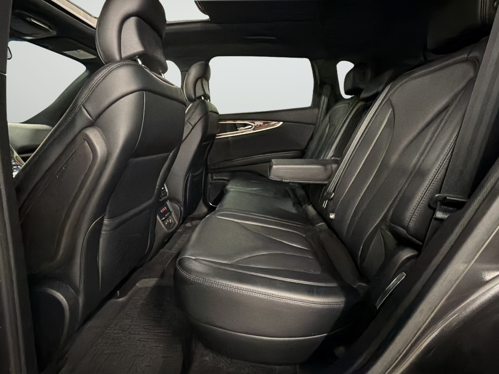 Used 2017 Gray Lincoln Reserve image 26