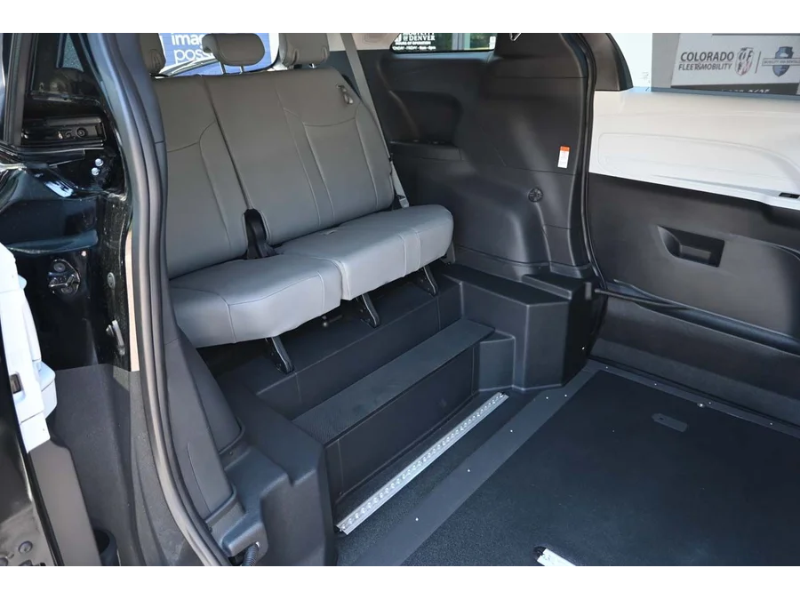 2025 Toyota Sienna XLE - Photo 18
