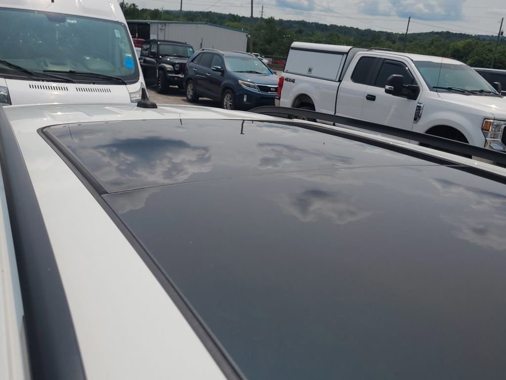 Used 2021 White Volkswagen 2.0T SE image 2