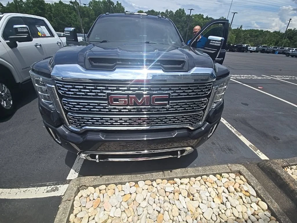 Used 2020 CARBON BLACK METALLIC GMC Denali image 9