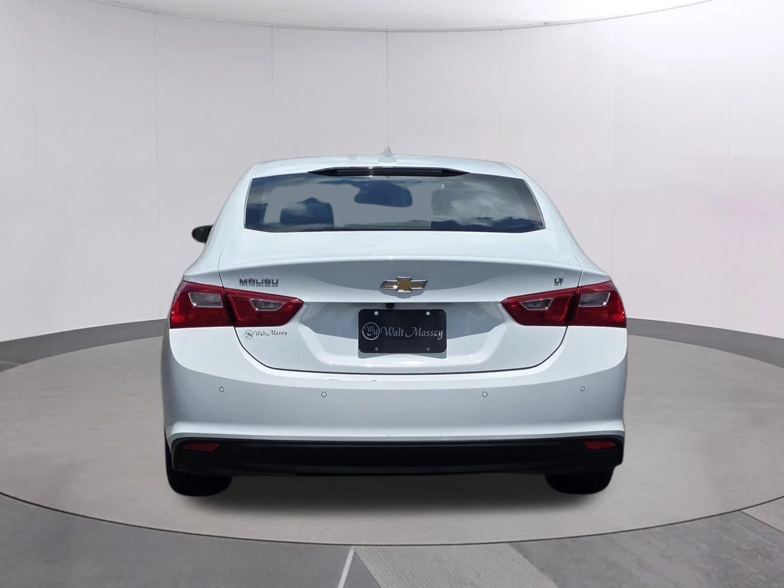 Used 2024 Summit White Chevrolet LT image 4