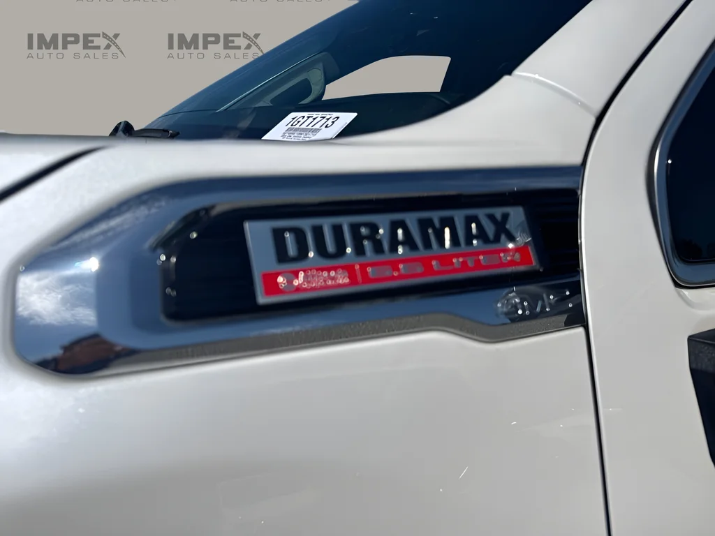 Used 2022 White GMC Denali image 25