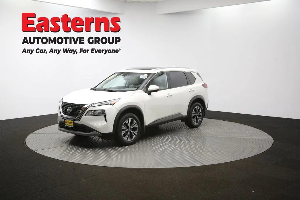 Used 2022 White Nissan SV image 57