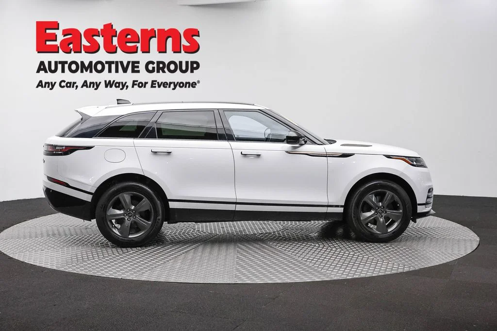 Used 2022 White Land Rover P250 R-Dynamic S image 4