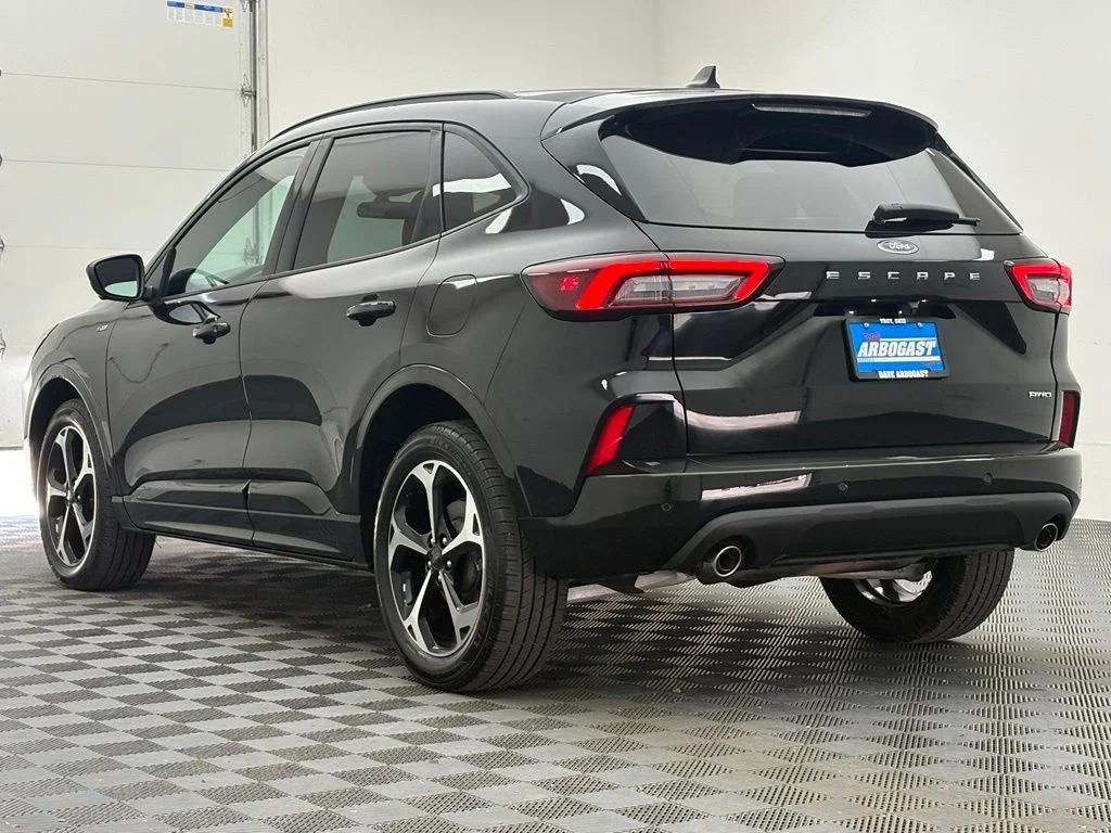 Used 2023 Agate Black Metallic Ford ST-Line Select image 11