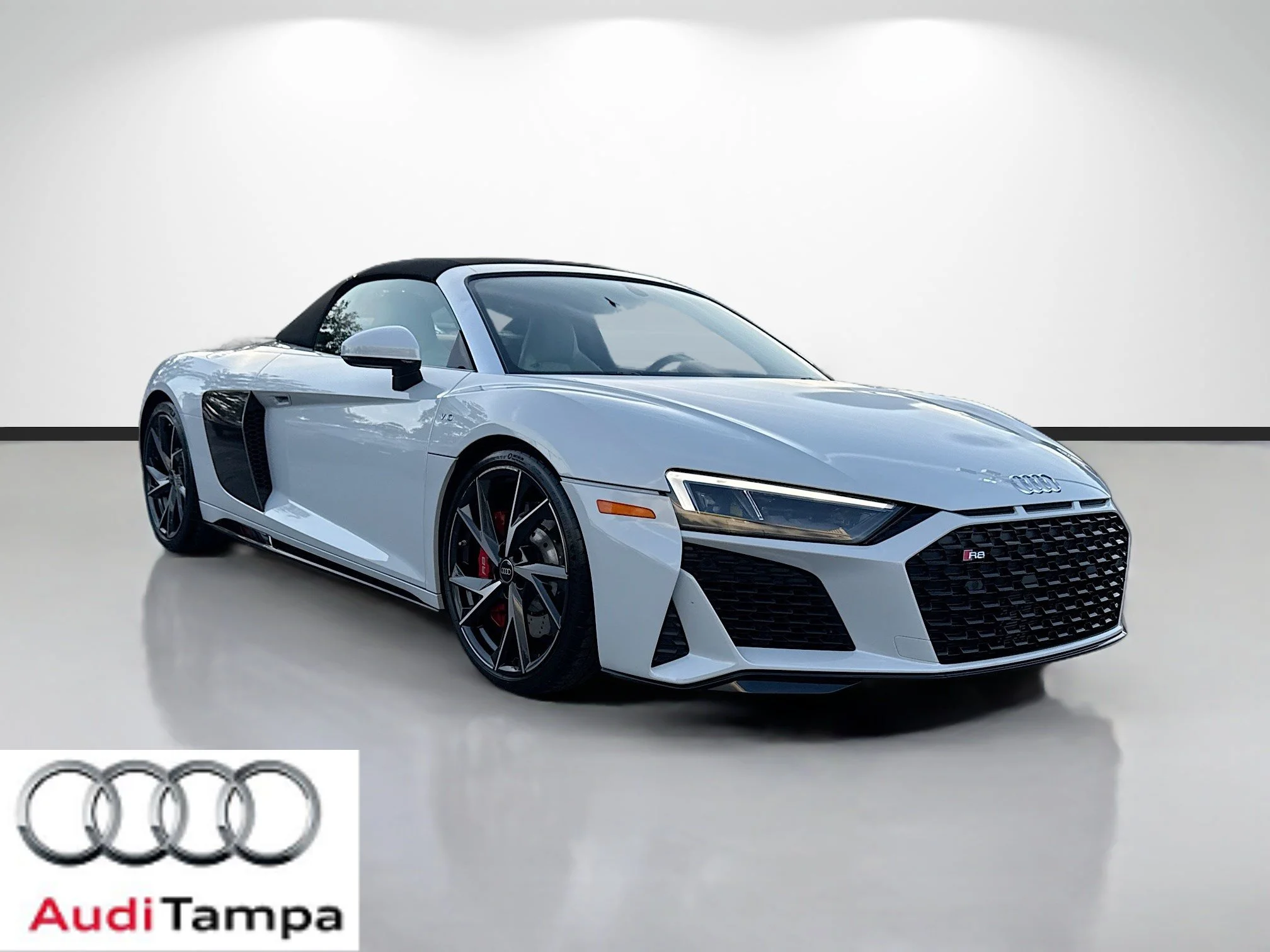 Used 2023 Suzuka Gray Metallic Audi V10 performance image 1
