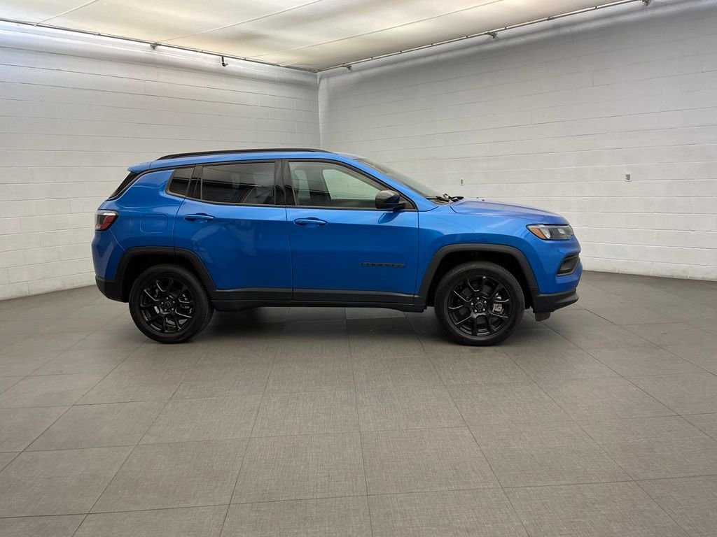 New 2026 Hydro Blue Pearl-Coat Exterior Paint Jeep Latitude image 2