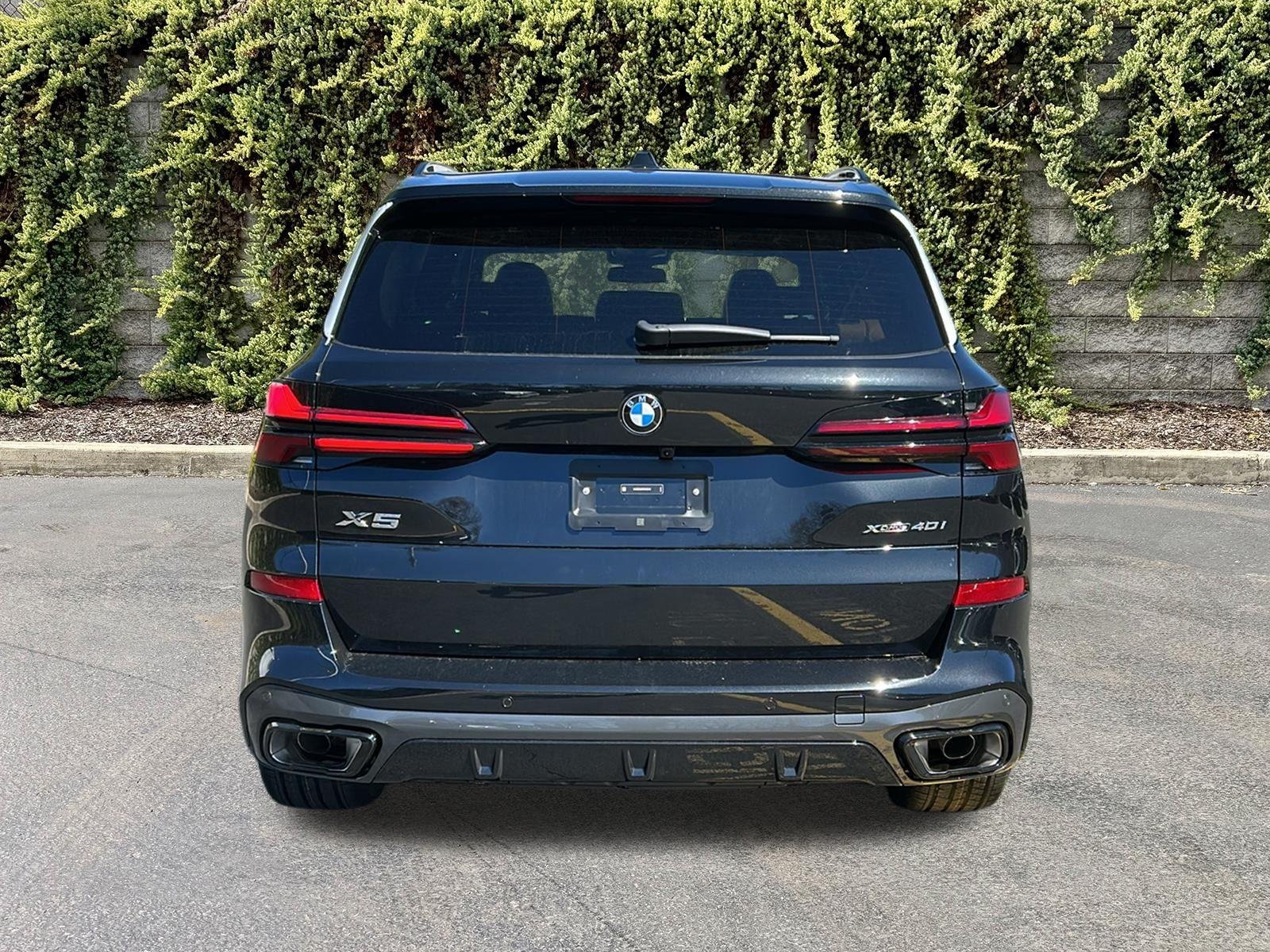 New 2026 Black Sapphire Metallic BMW xDrive40i image 5