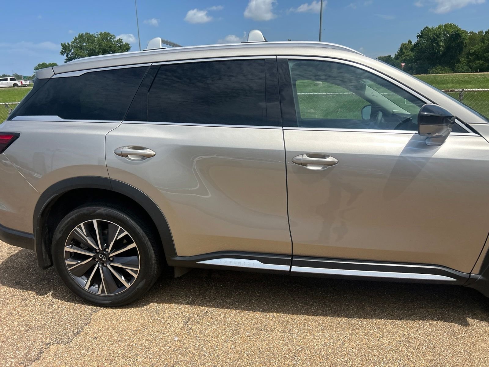 Used 2026 Silver INFINITI LUXE image 23
