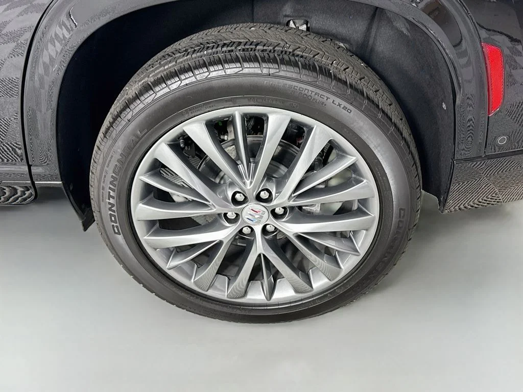 Used 2025 Black Buick Avenir image 30