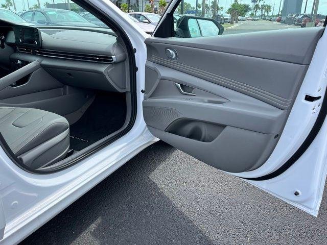 2025 Hyundai Elantra SEL - Photo 21