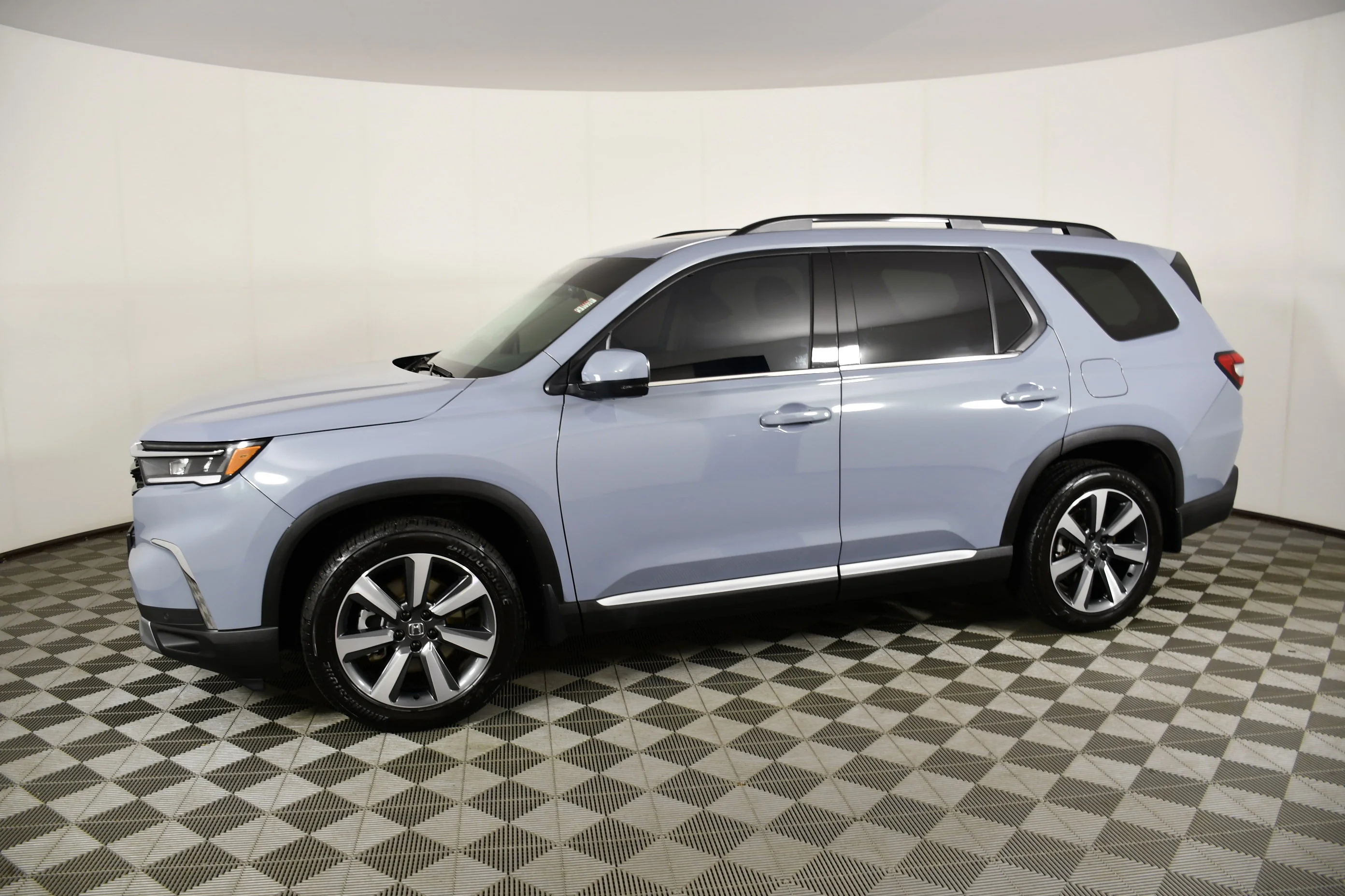 Used 2025 Gray Pearl Honda Touring image 9