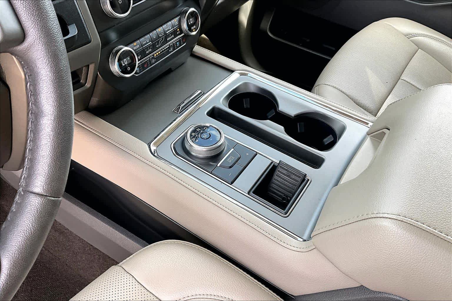 Used 2019 Oxford White Ford XLT image 17